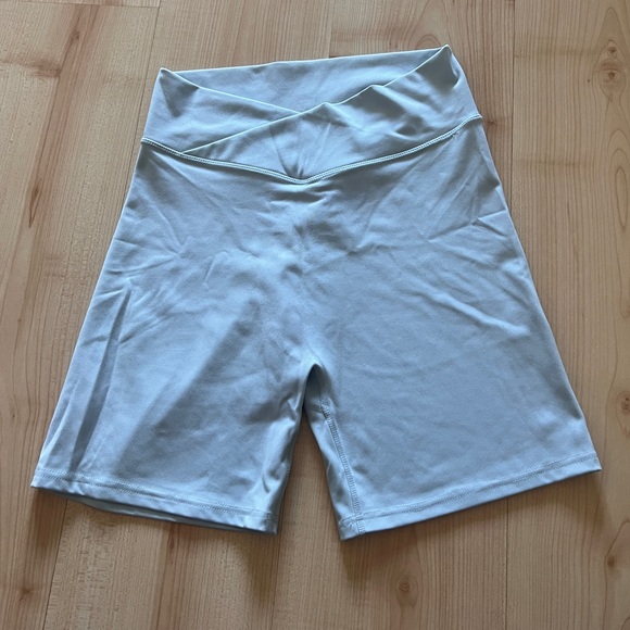 437 Light Blue Women's Crop Tank and High-Waist Bike Short Set - Picture 4 of 9